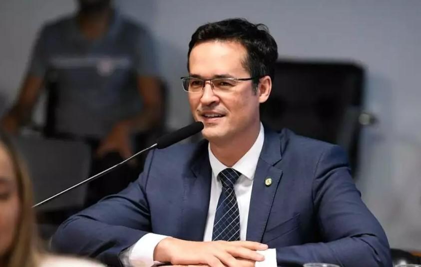 Deltan é vaiado nos EUA ao defender religião na política