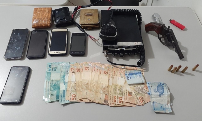 Polícia Militar de Pontalinda, Dirce Reis e Jales prendem três homens por roubo, apreende uma arma de fogo e recupera o dinheiro roubado