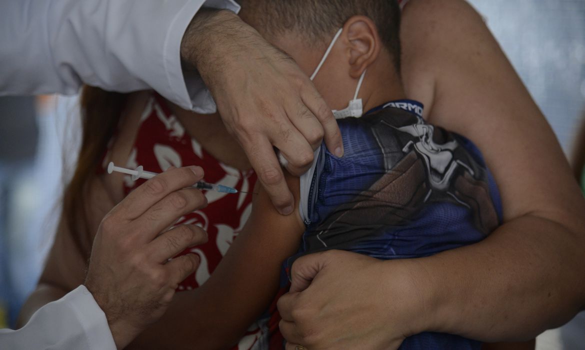 Mais de 57 mil menores receberam vacina errada contra covid-19