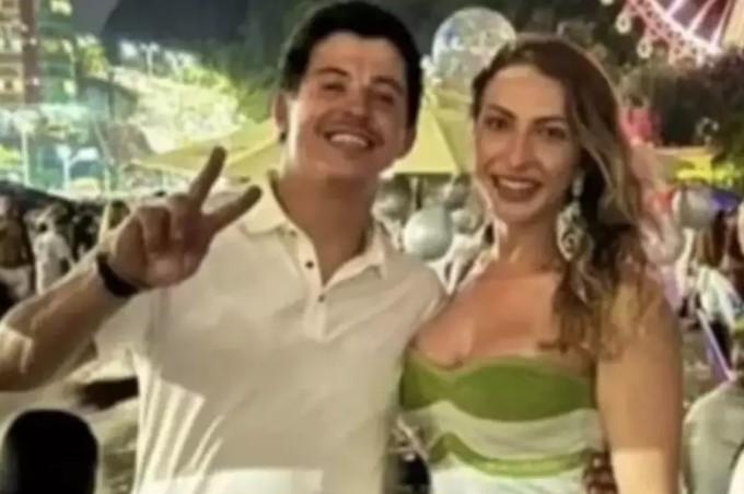 Casal sai do carro para trocar pneu e morre atropelado