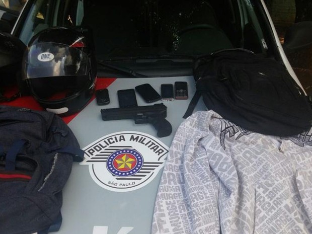 Polícia prende suspeito de ter assaltado casa e estuprado vítima Policiais civis e militares identificaram o suspeito, que tem 29 anos. Ele também teria furtado uma farmácia em Rio Preto (SP) nesta semana.