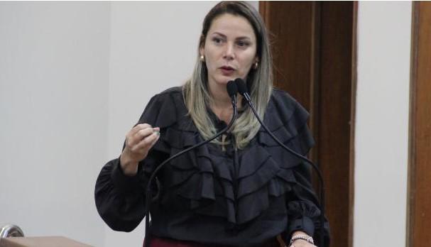 Vereadora Franciele Villa diz não ter recebido representação contra Jalespark e cobra transparência no trâmite interno da Câmara
