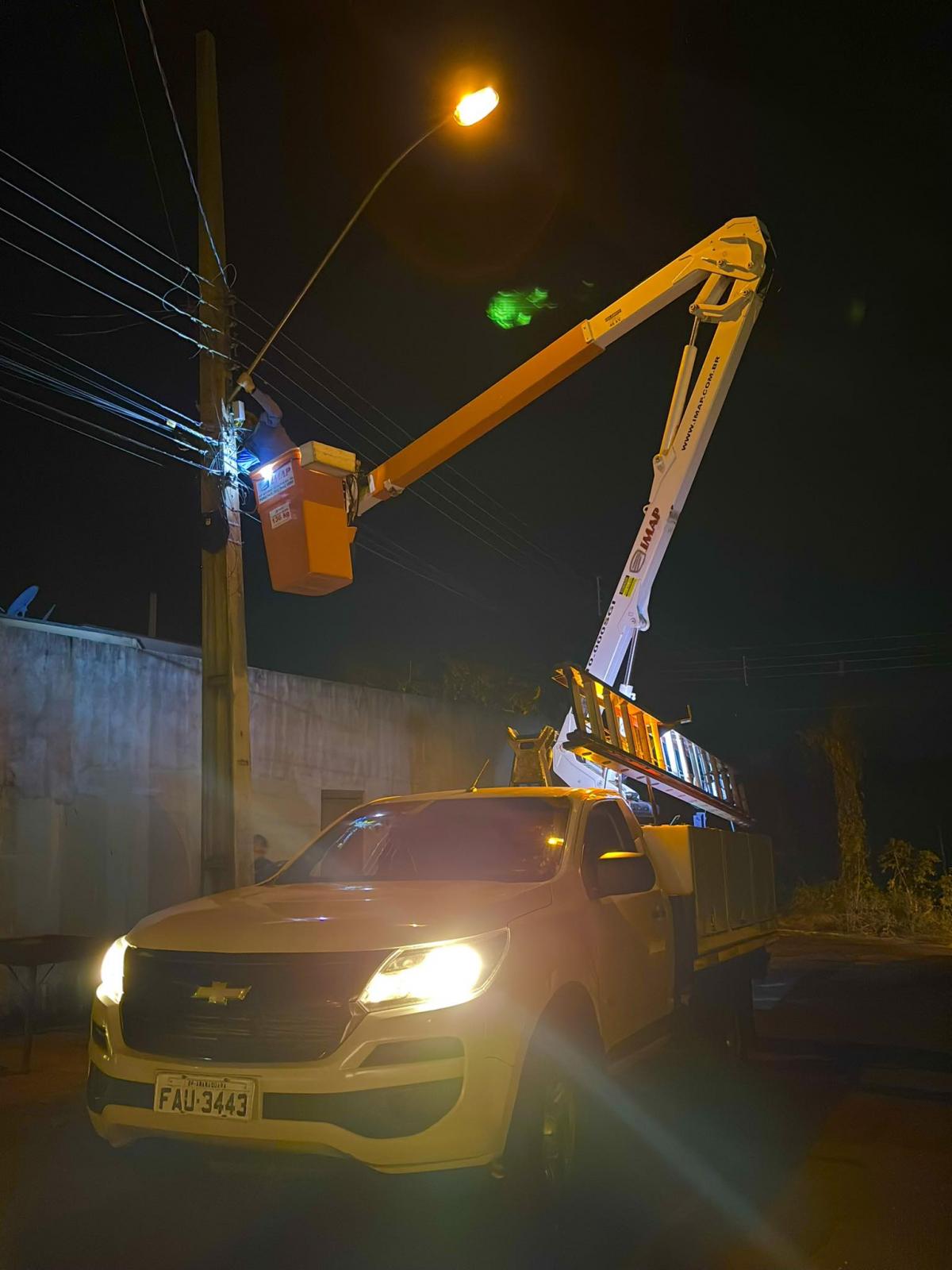 Iluminação Pública: Rua Fortaleza recebe manutenção em lâmpadas em Urânia