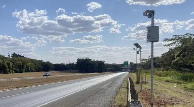 Dois novos radares começam a funcionar na Rodovia Washington Luís no interior de SP