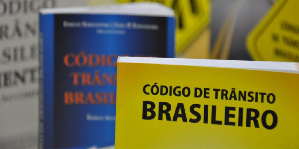 CNH, cadeirinha, farol: veja mudanças na lei de trânsito sancionadas por Bolsonaro