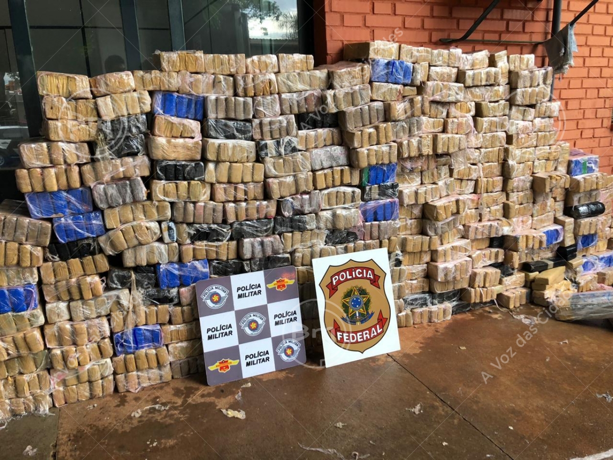 Jales - A Polícia Rodoviária Estadual apreendeu neste domingo (29/03) 1.480 quilos de maconha (quase uma tonelada e meia).