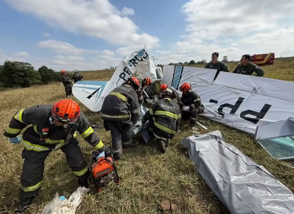 Avião de instrução cai em São José do Rio Preto e mata piloto e aluno