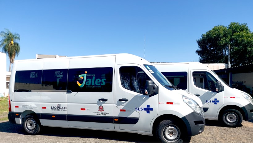 Prefeitura de Jales recebe duas novas vans para transporte de pacientes