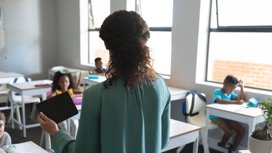 Juiz manda município adequar salários-base de professores ao piso nacional