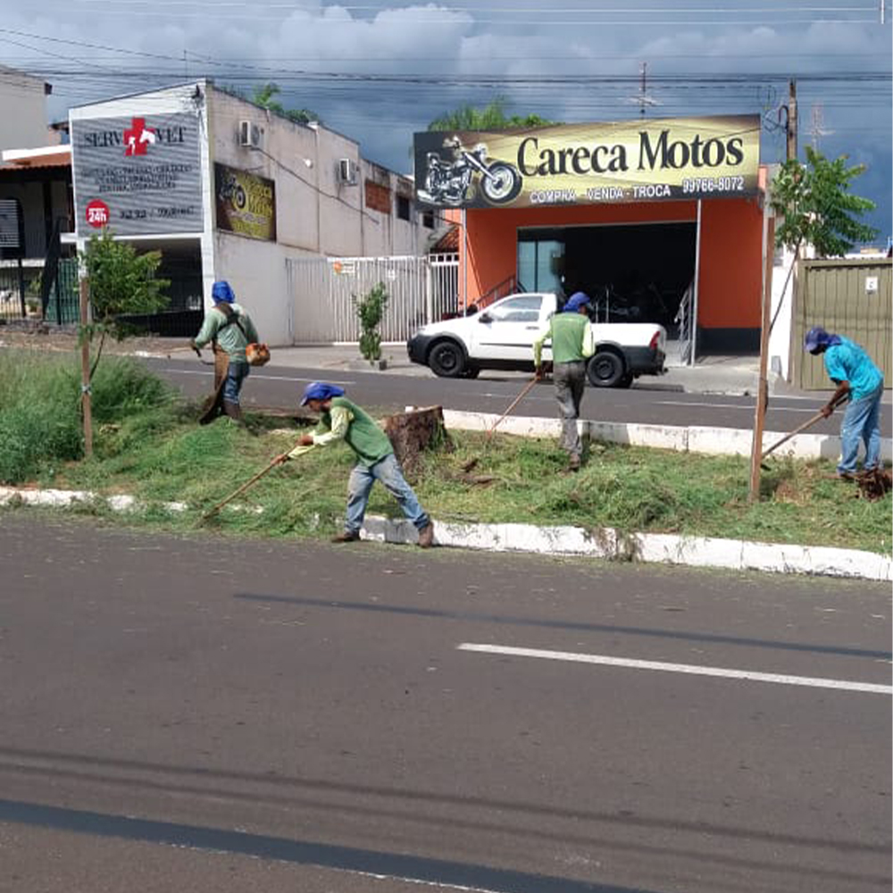 Jales - Diversos pontos da cidade estão recebendo serviços de limpeza e manutenção