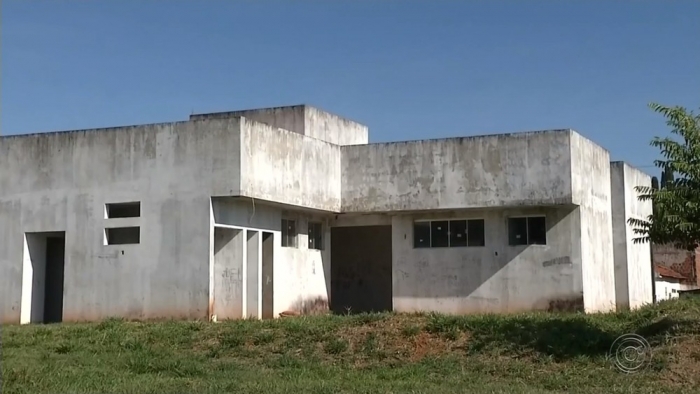 Auriflama - Obras inacabadas de postos de saúde em cidades da região viram alvos de vandalismo