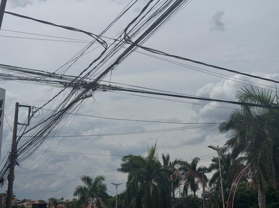 Reunião discute projeto de limpeza de postes e remoção de cabos inutilizados em Jales