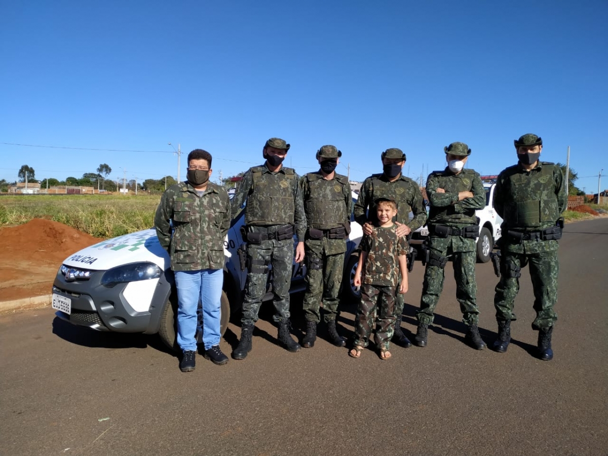 Jales/Urânia - Policiais Ambientais realizam sonho de criança de 8 anos no dia de seu aniversário