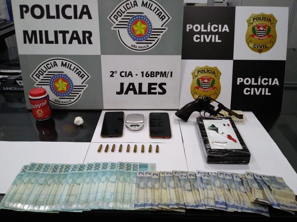 Ação conjunta das polícias Civil e Militar apreende um quilo de cocaína pura e um revólver em Jales.