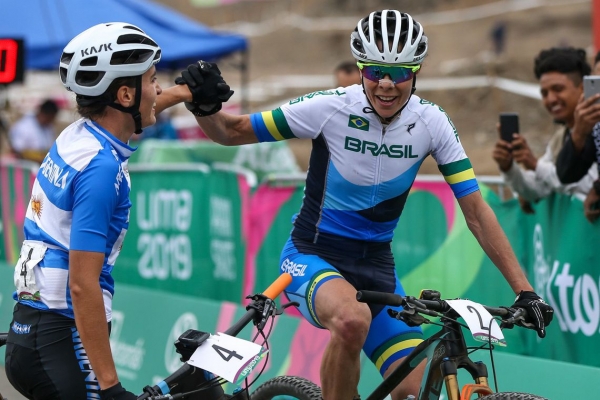 Brasileira conquista medalha de bronze no ciclismo de montanha
