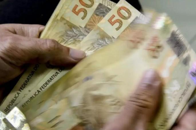 Primeira parcela do décimo terceiro deve ser paga até esta sexta
