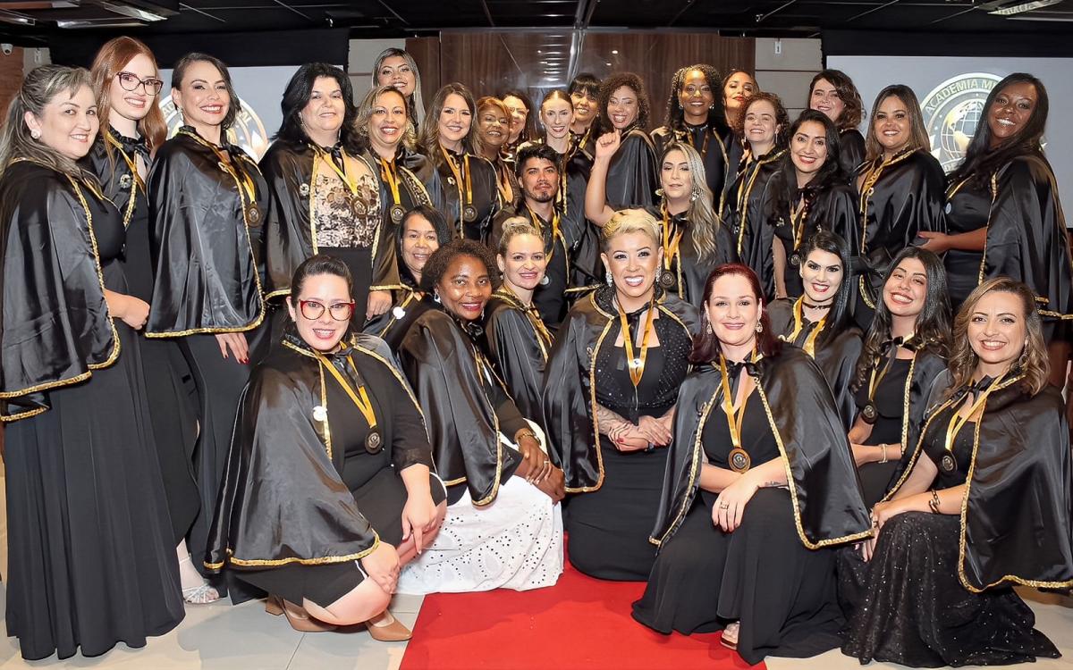 Fotógrafa de Jales recebe título de Imortalidade e ocupa cadeira na Academia Mundial de letras e empreendedorismo