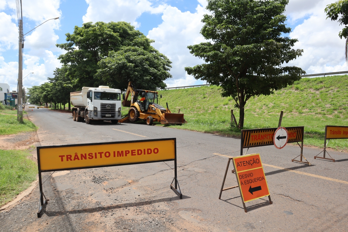 Jales - Prefeitura inicia obras de recapeamento asfáltico nas marginais da Rodovia Euclides da Cunha