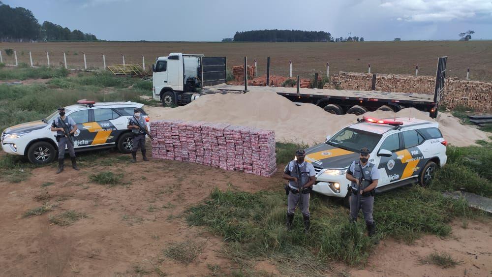 Polícia Rodoviária apreende carreta com quase 3 toneladas de maconha