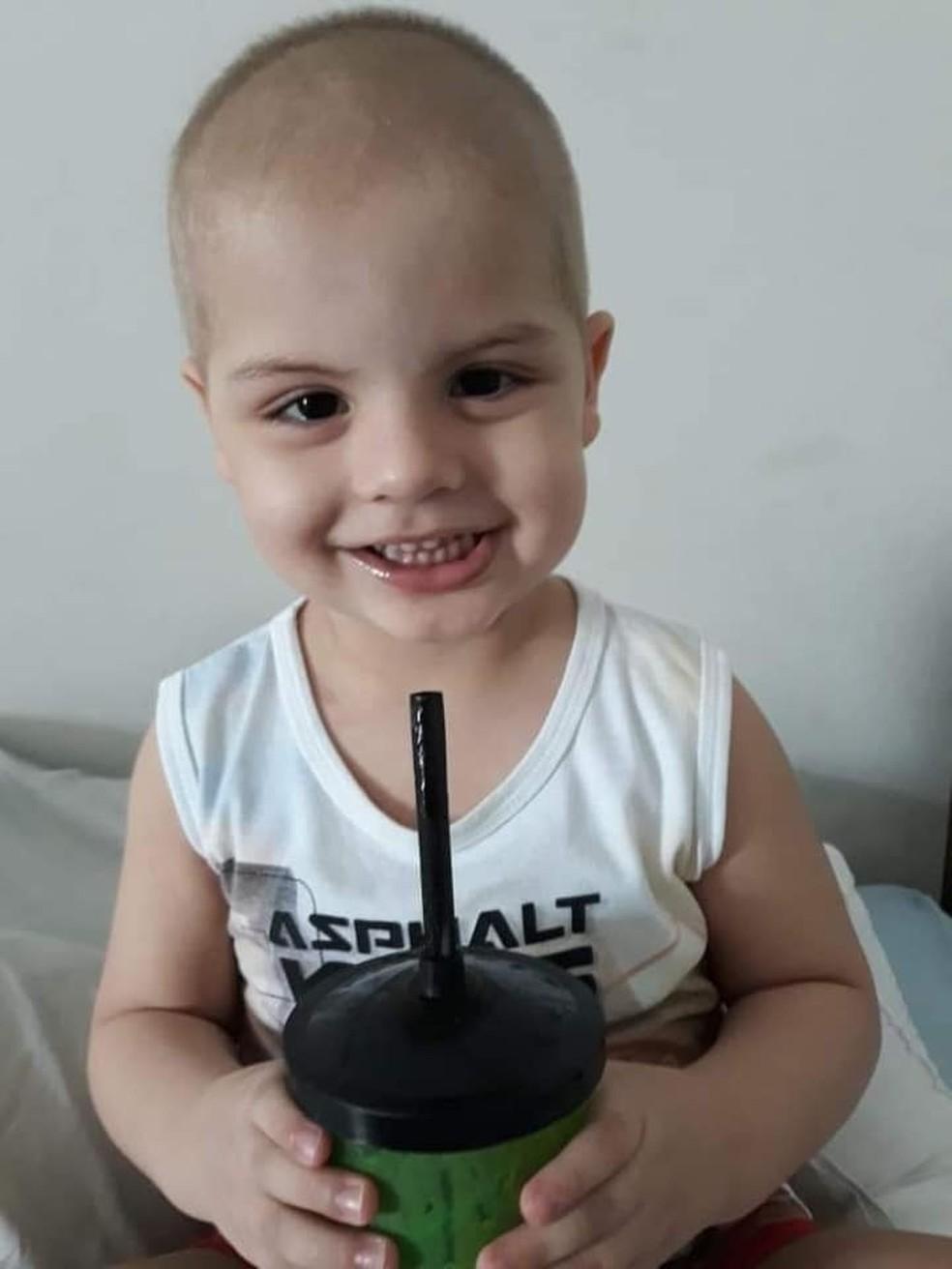 Família faz campanha para encontrar doador de medula óssea para menino de 5 anos