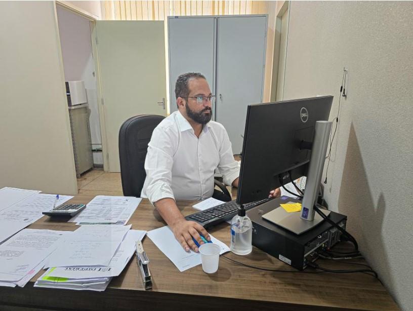 A Prefeitura de Jales, por meio da Secretaria de Fazenda, alerta empresários e autônomos sobre a necessidade de manterem seus Alvarás de Funcionamento e Taxas de Licença em dia.