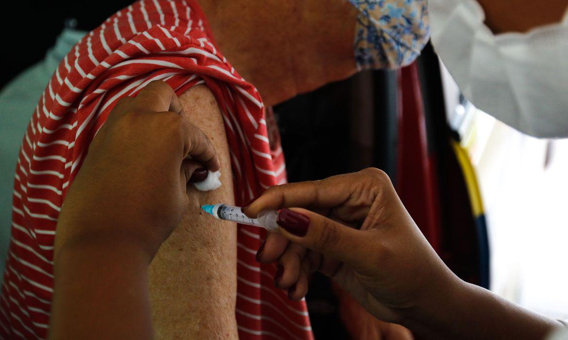 Metade da região tem 70% da população imunizada contra a Covid