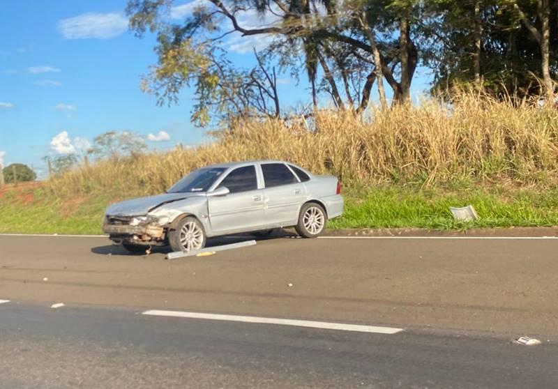Carro batido é deixado na pista e motorista desaparece na Euclides da Cunha