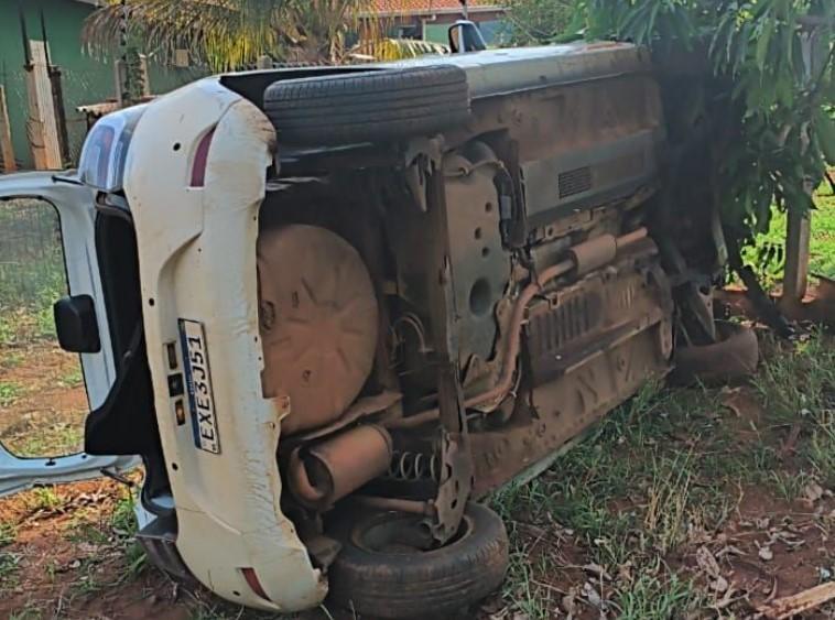 Acidente na rodovia Rubinéia-Santa Fé do Sul: Motorista foge após capotamento
