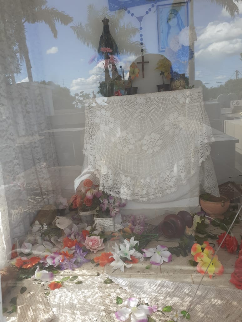 Jales - No dia de finados, famílias encontraram túmulos destruídos por vandalismo