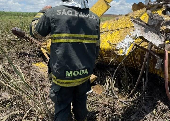 Piloto morre em queda de avião agrícola durante pulverização em Fernandópolis