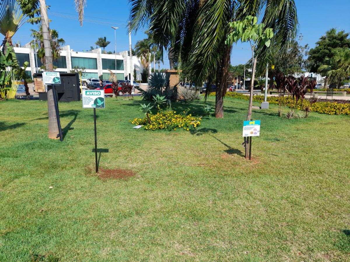 Prefeitura de Jales instala placas educativas em praças e canteiros da cidade A Voz das Cidades