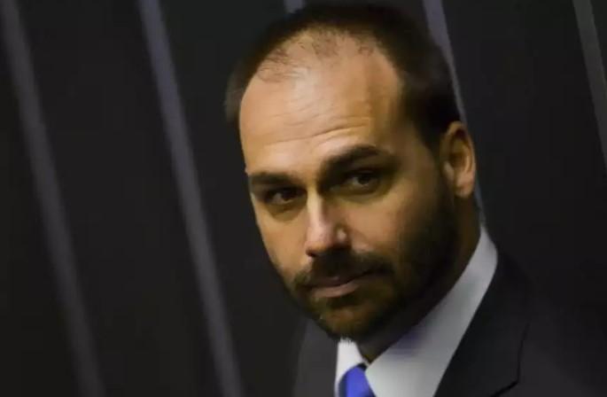 Eduardo Bolsonaro volta a se colocar para 2026