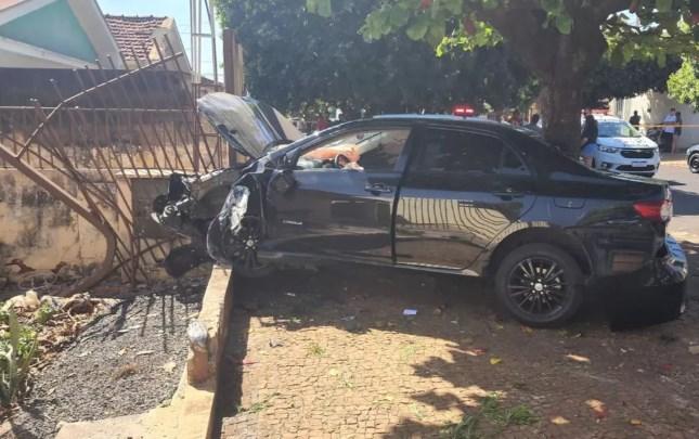 Pai e filha ficam feridos após motorista embriagado bater carro em moto em Rio Preto