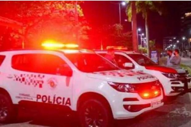 Em abordagem, PMs pegam dinheiro e relógio de luxo de motorista