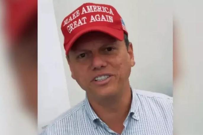 Tarcísio tem idas e vindas em crise do tarifaço de Trump