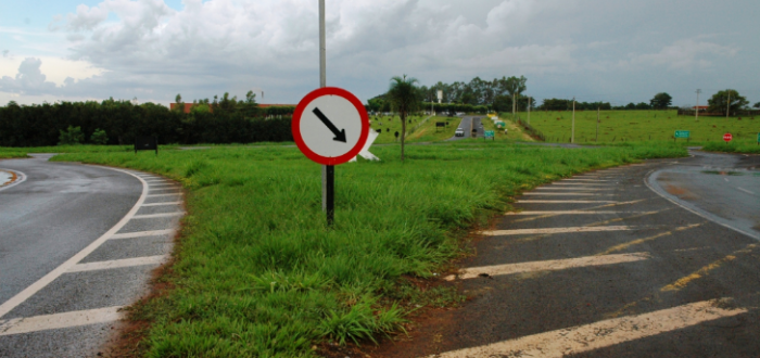 Duas pessoas morrem em acidente com moto em rodovia de Jales