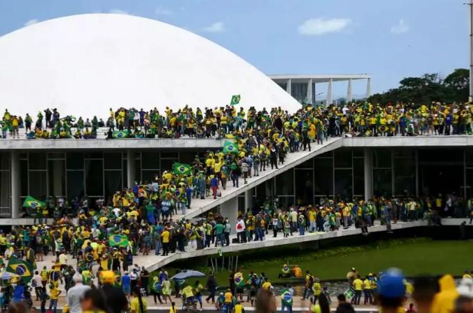 Moraes tira da cadeia mais 11 réus do 8/1