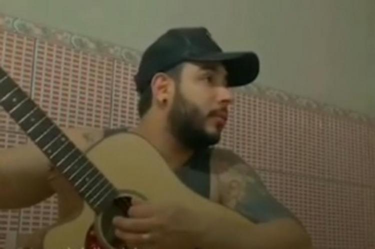 Criminoso invade casa durante live de cantor sertanejo e é imobilizado