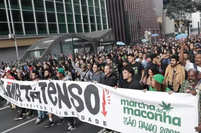 Marcha da Maconha debate criminalização do funk e violência