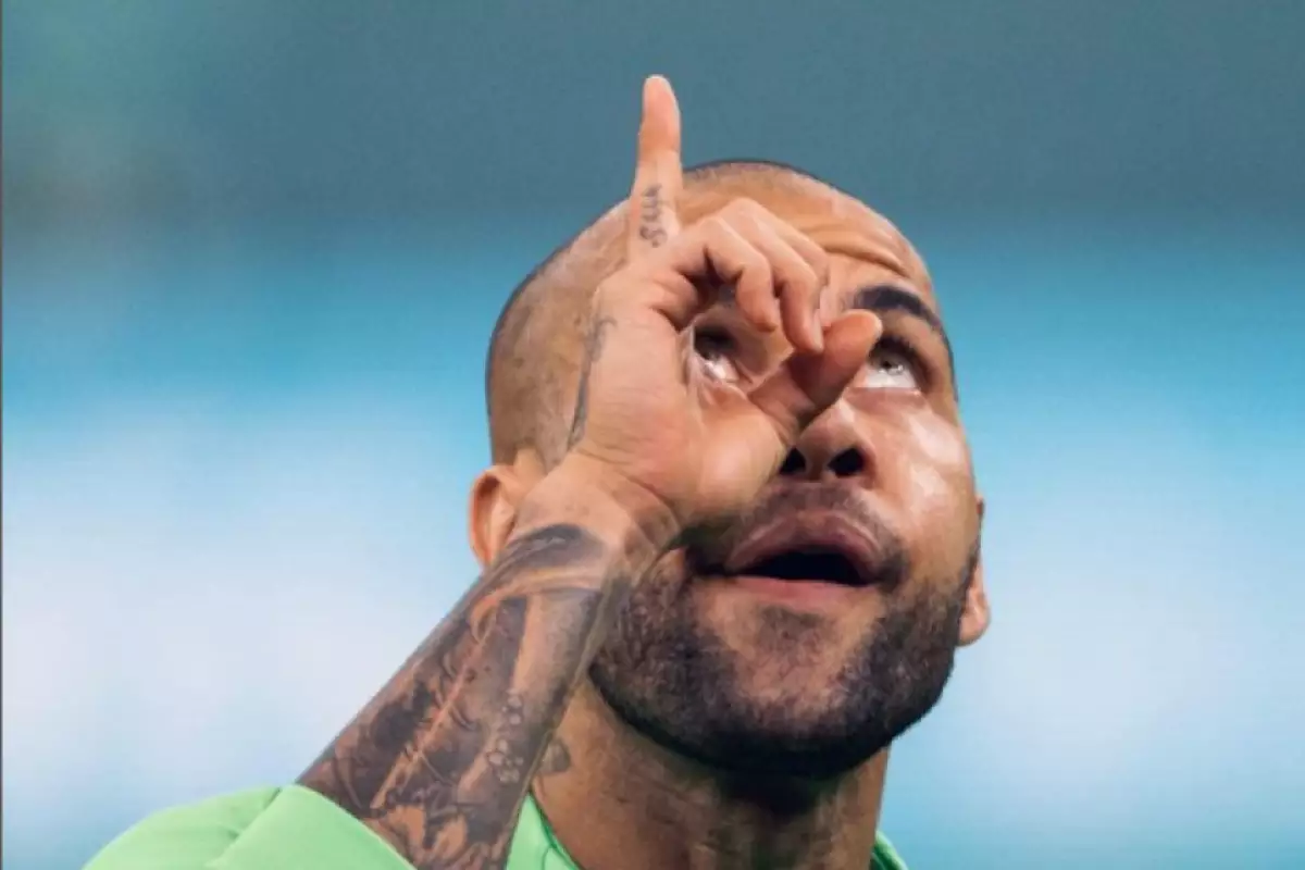 Irmão e mãe de Daniel Alves comemoram decisão de liberdade provisória