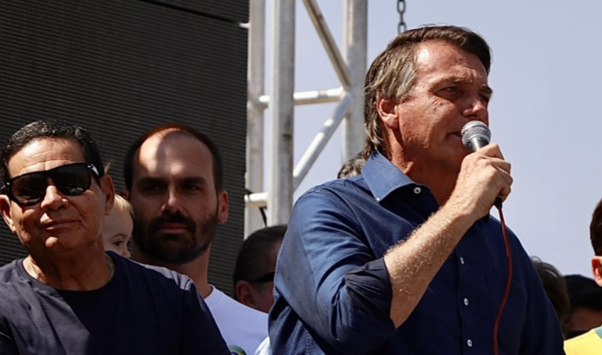 Bolsonaro critica decisões de prefeitos e governadores na pandemia