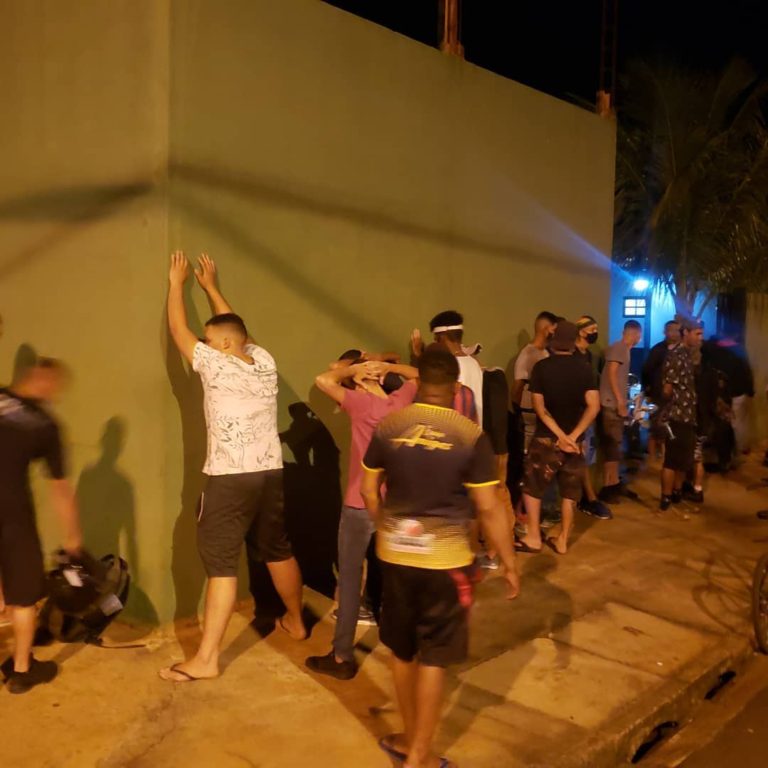Polícia Militar de Iturama encerra festa clandestina durante período da 