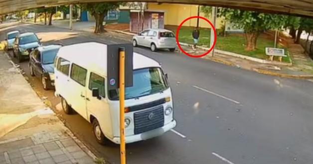 VÍDEO: mulher tem carro roubado no interior de SP após tentar negociar com suspeito