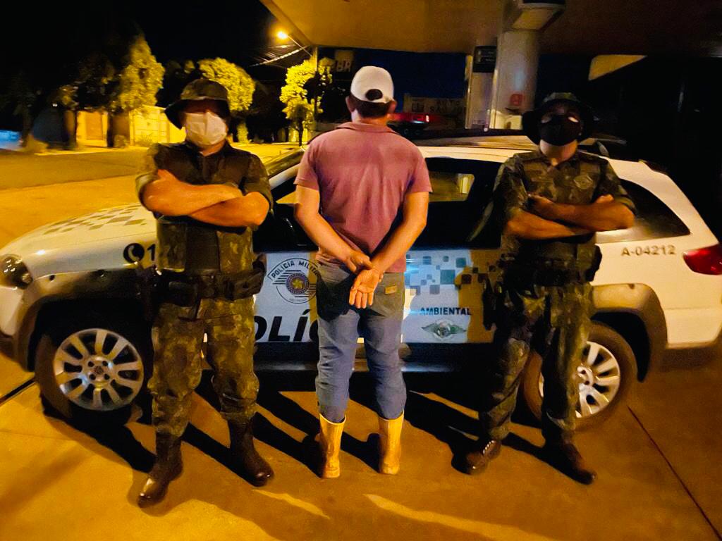 Santana da Ponte Pensa - Policia Ambiental detém indivíduo por Porte Ilegal de Arma de Fogo