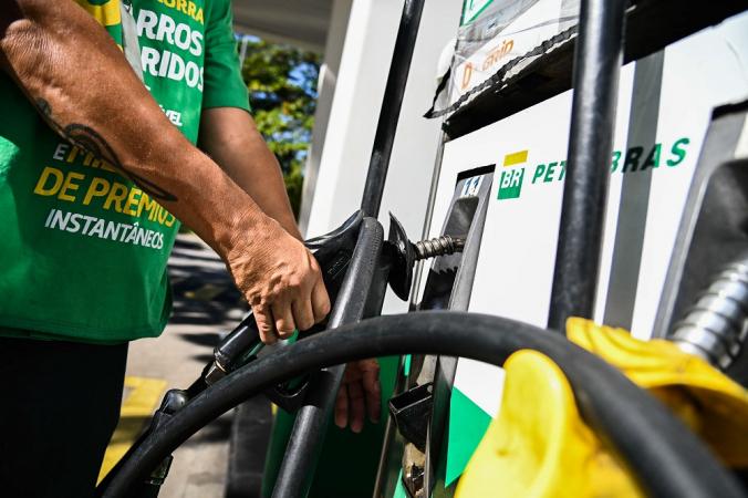 Petrobras anuncia redução de R$ 0,20 no preço do litro de diesel vendido às distribuidoras