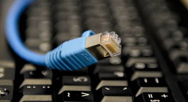 Anatel proíbe operadoras de bloquear internet fixa após fim da franquia