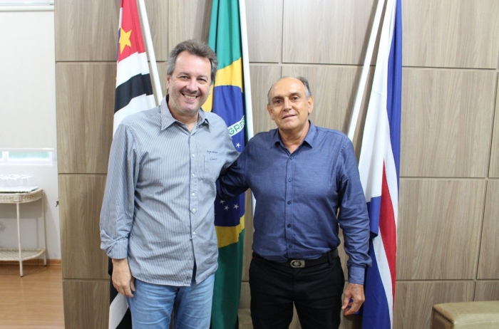 Novo Dirigente Regional de Ensino, Geraldo Niza da Silva, visita o prefeito Flá