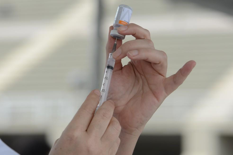 Prefeitura investiga se morador tomou 5 doses de vacina da covid-19