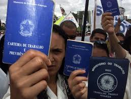 Desemprego chega a 8,2% e tem a maior taxa para fevereiro desde 2009 População desocupada subiu 39% em relação a fevereiro de 2015. Rendimento dos trabalhadores recuou 7,5% na comparação anual.