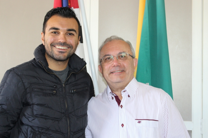 Jales - Assessor do deputado federal Marcio Alvino visita prefeito